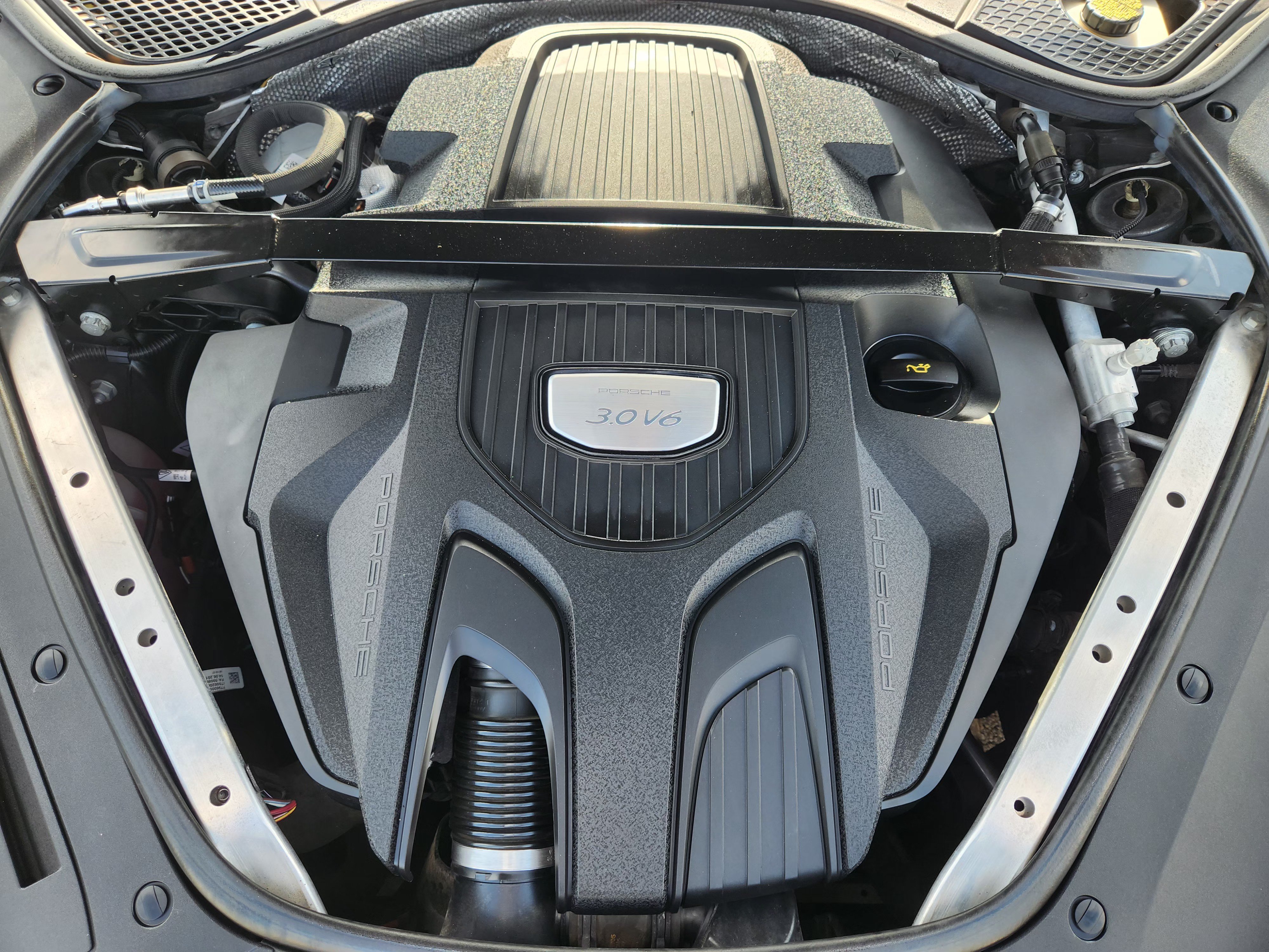 Used 2018 Porsche Panamera 4 AWD/4WD image 31