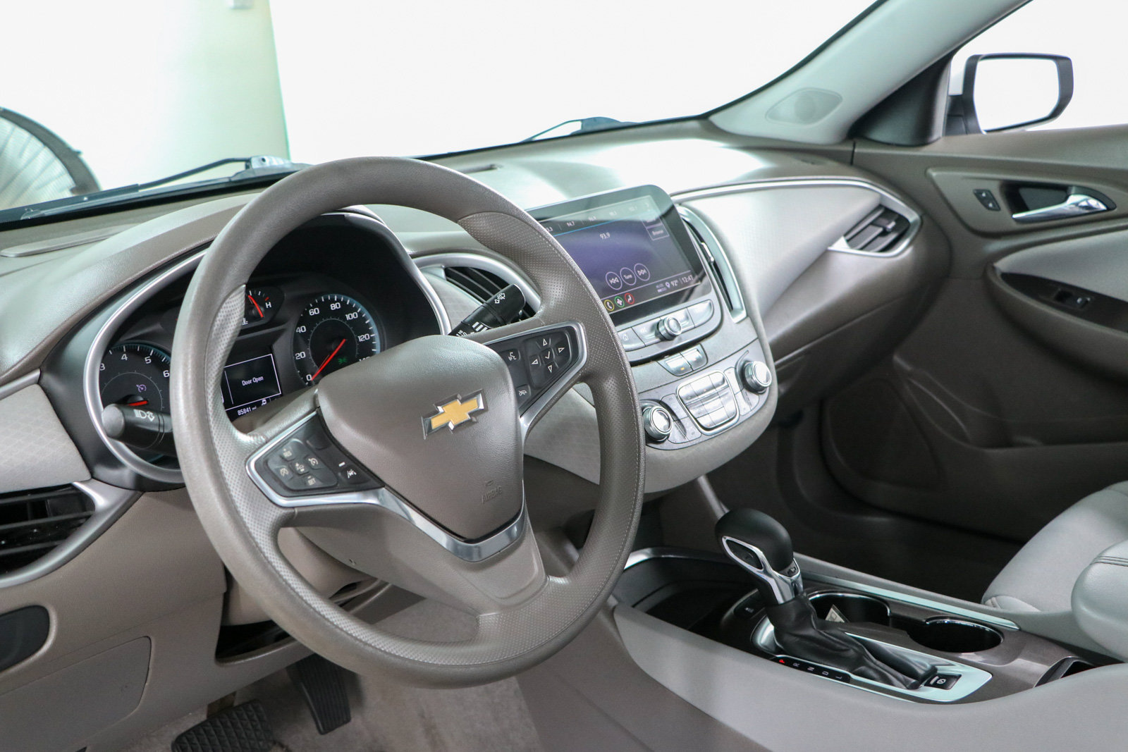 Used 2022 Chevrolet Malibu LT FWD image 22