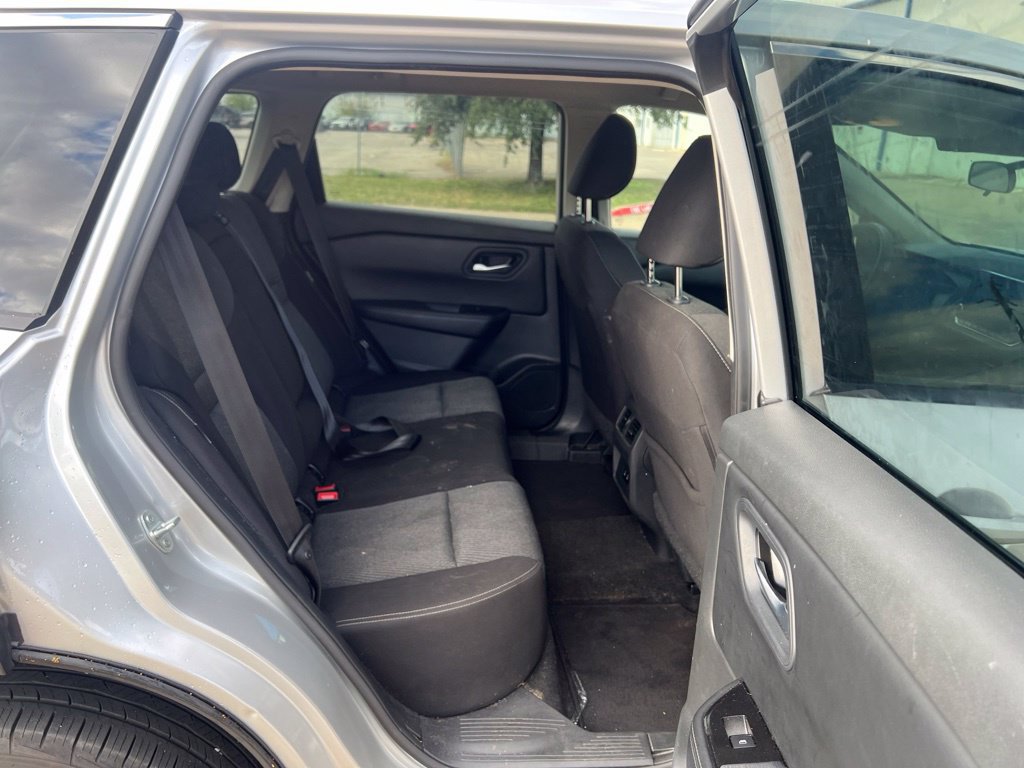 Used 2024 Nissan Rogue SV FWD image 17