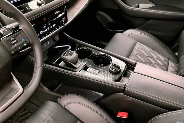 Used 2025 Nissan Rogue Platinum w/ Platinum Premium Package image 17