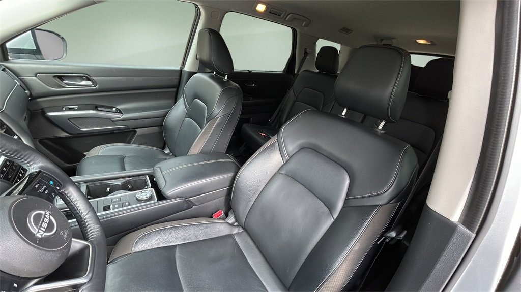 Used 2022 Nissan Pathfinder SL image 16