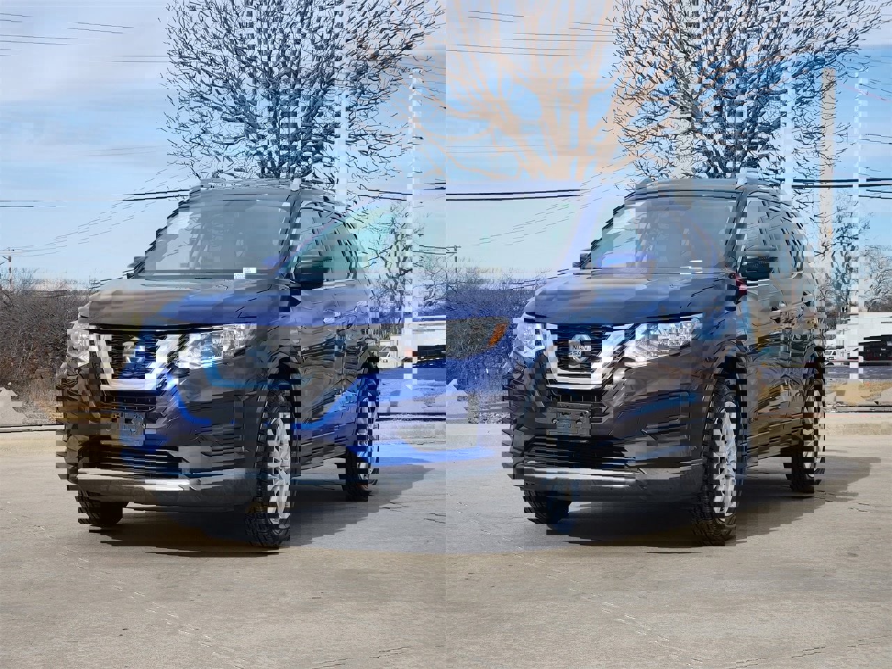 Used 2018 Nissan Rogue SV image 3