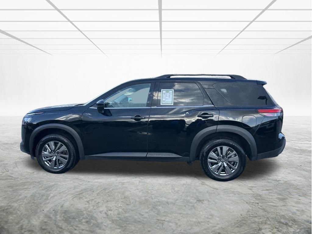 Used 2025 Nissan Pathfinder SV image 7