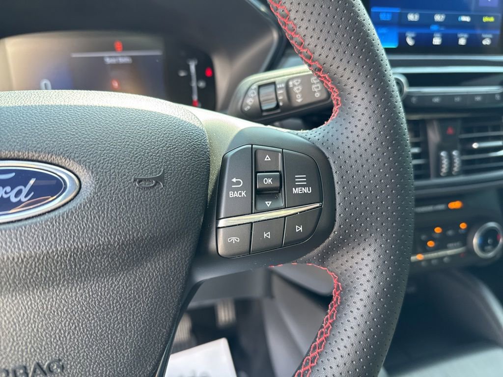 Used 2025 Ford Escape ST-Line w/ Cold Weather Package image 17