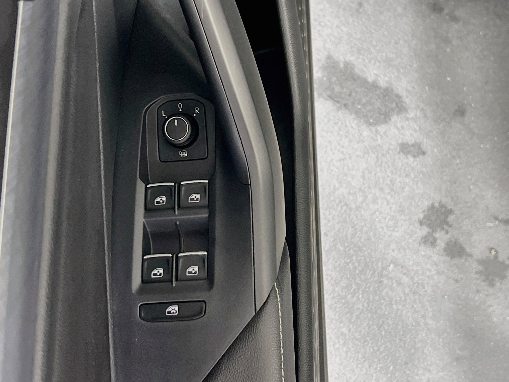 Used 2023 Volkswagen Jetta SE FWD image 17