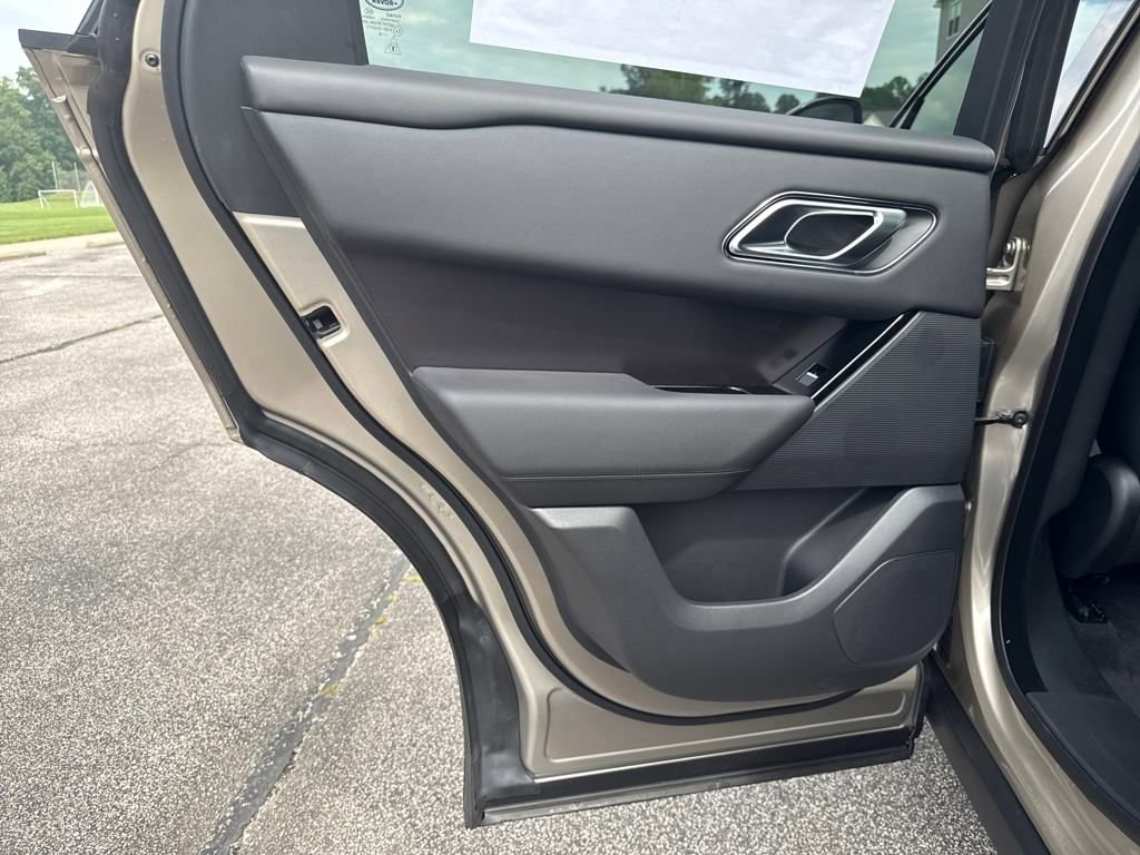 New 2026 Land Rover Range Rover Velar Dynamic SE image 13
