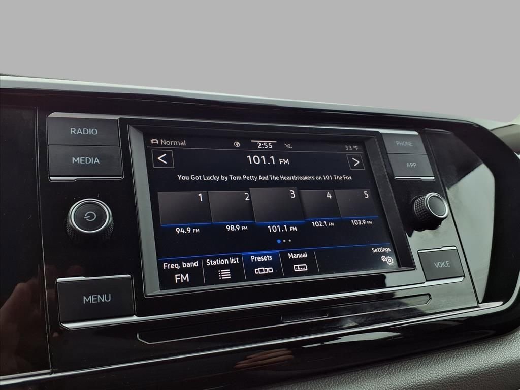 Used 2024 Volkswagen Taos S image 5