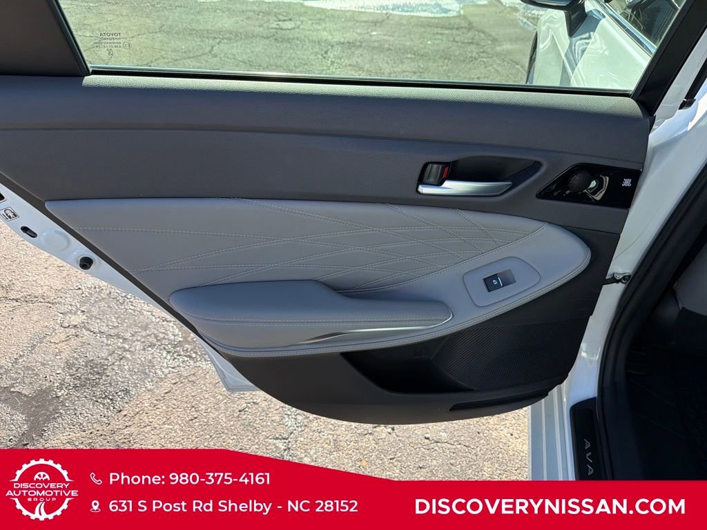 Used 2020 Toyota Avalon Limited image 30