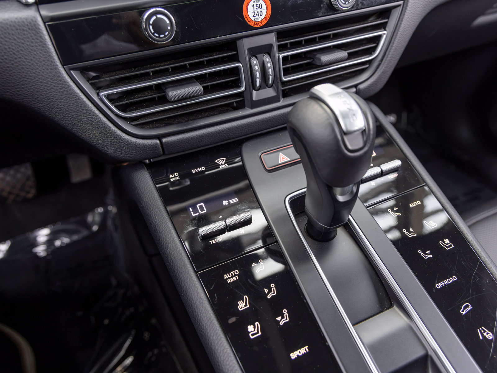 Certified 2023 Porsche Macan AWD/4WD image 42