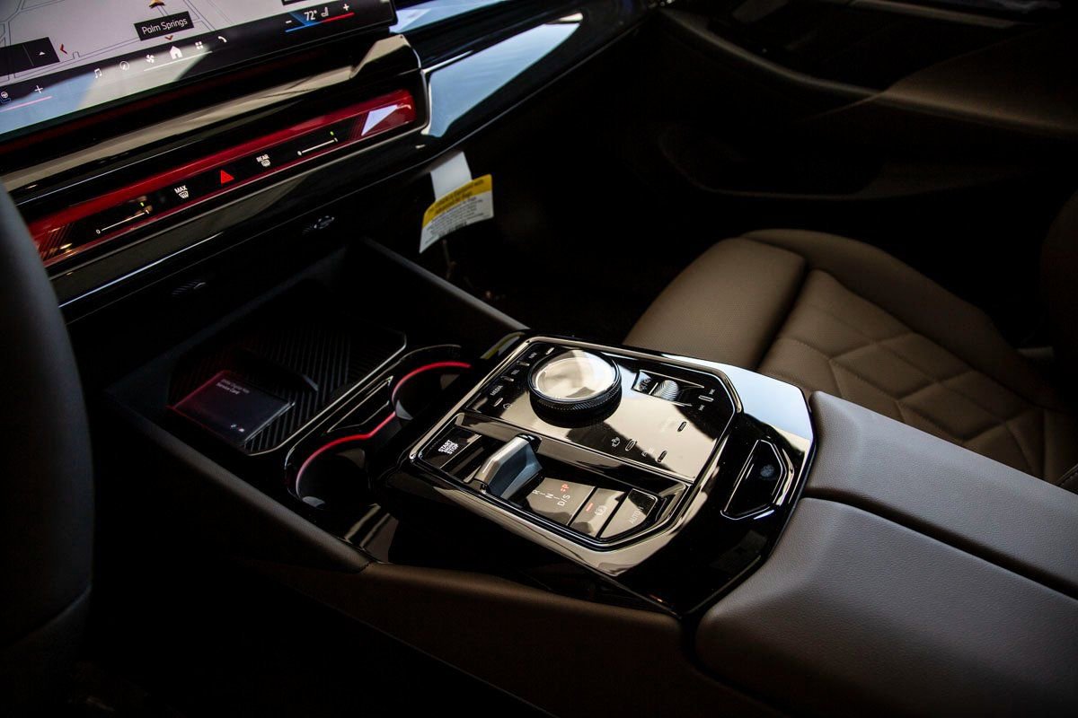 Used 2026 BMW 550e xDrive w/ Premium Package AWD/4WD image 18