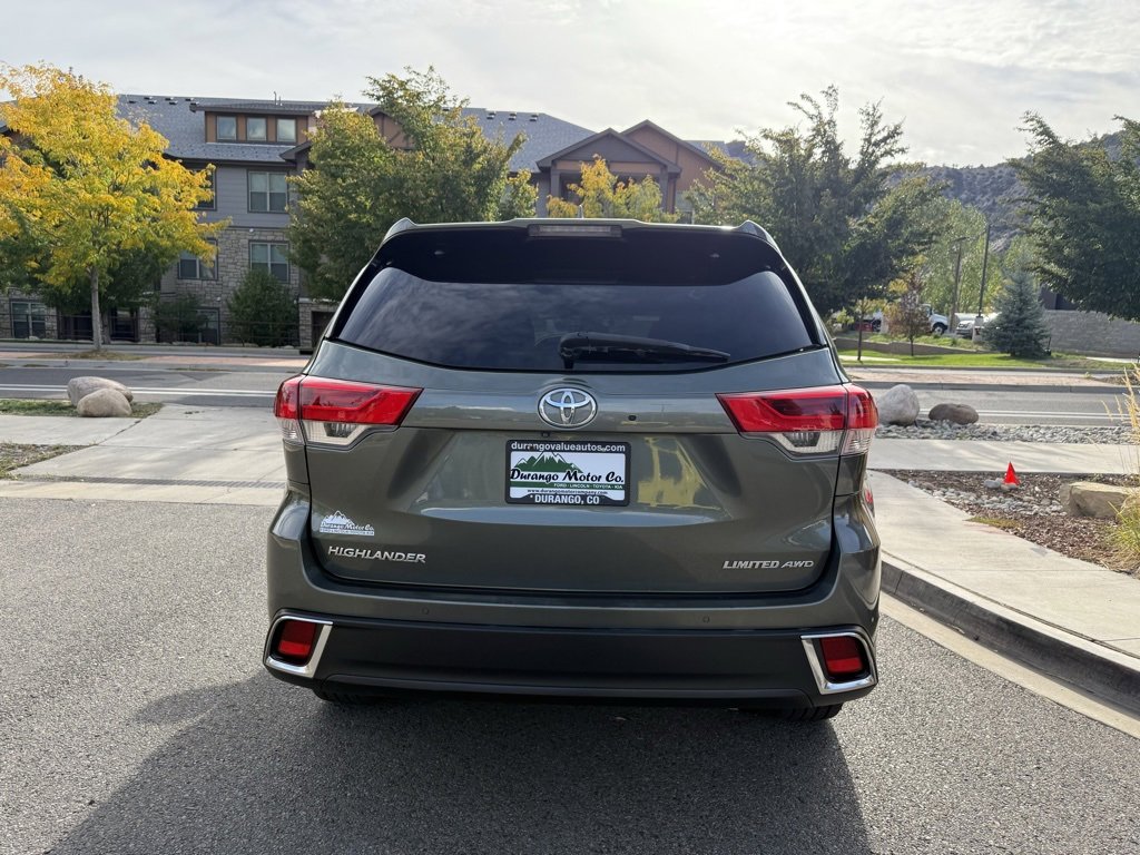 Used 2017 Toyota Highlander Limited Platinum image 11