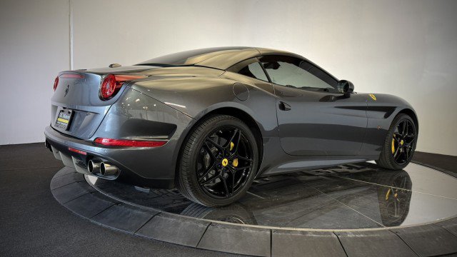 Used 2015 Ferrari California T image 34