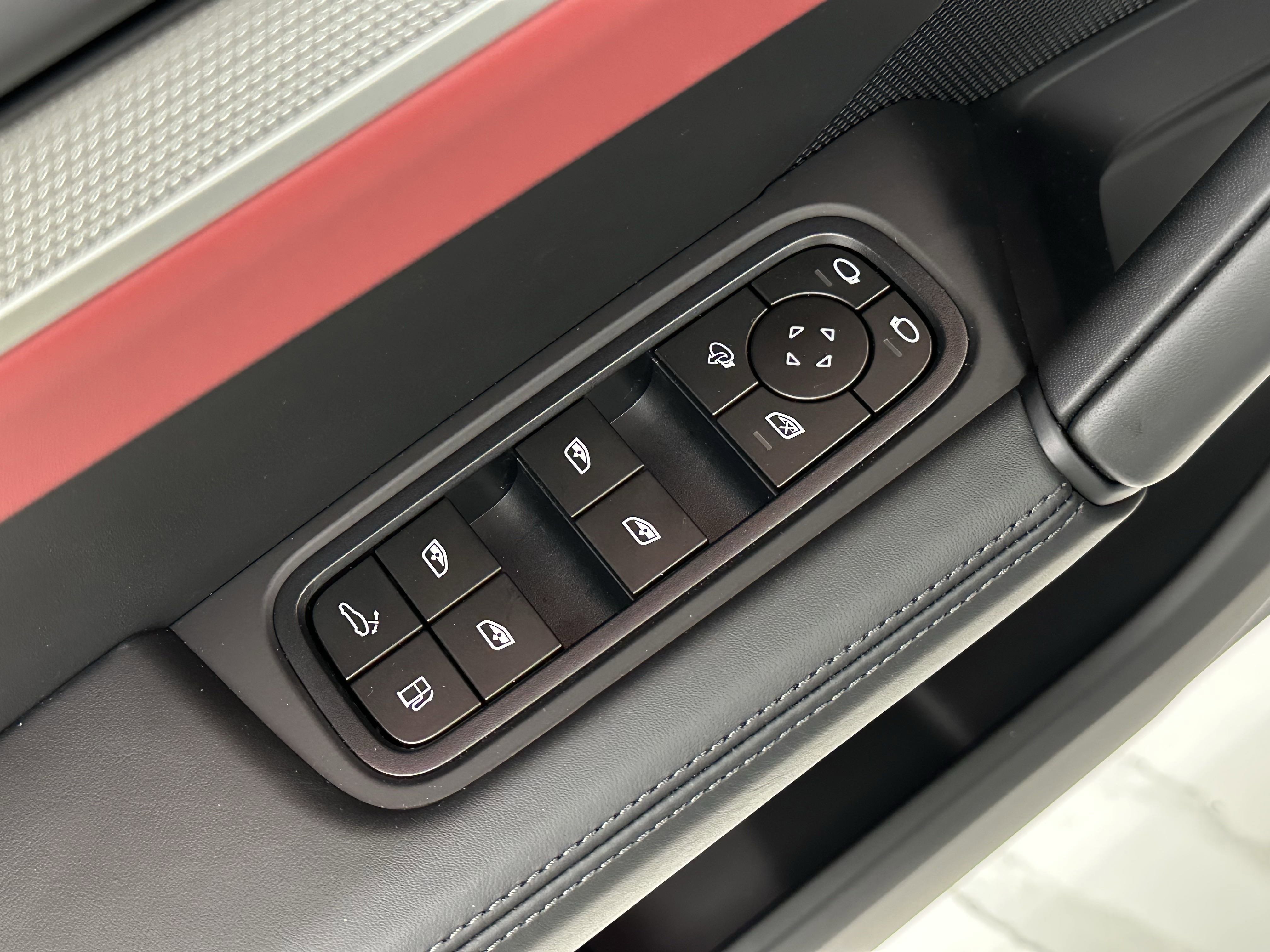 Certified 2025 Porsche Cayenne E-Hybrid image 28