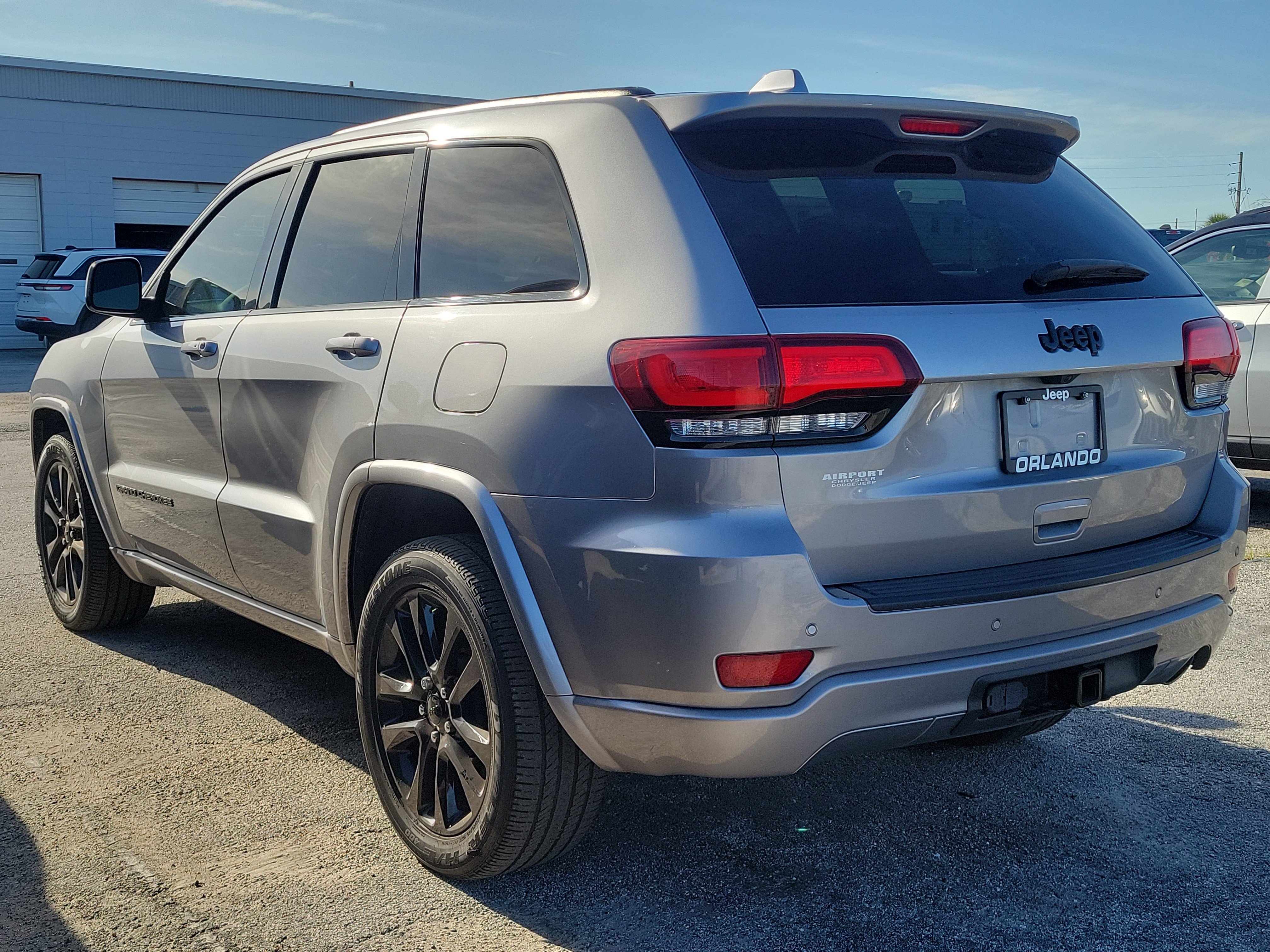 Used 2021 Jeep Grand Cherokee Laredo X RWD image 4