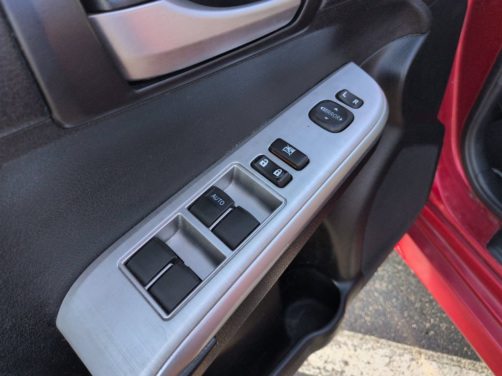 Used 2013 Toyota Camry SE FWD image 12