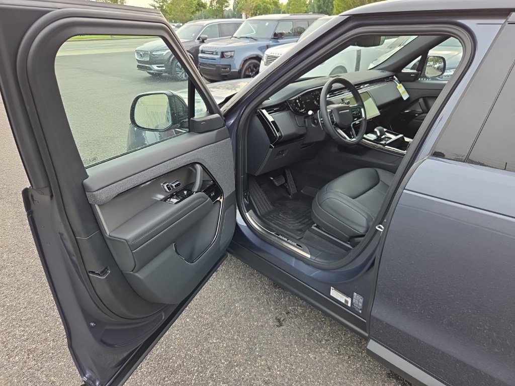 New 2025 Land Rover Range Rover Sport SE image 10