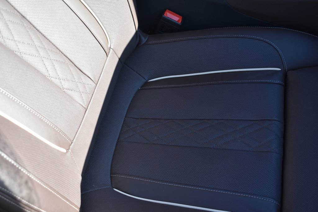 Used 2023 BMW 530e xDrive w/ Premium Package image 25