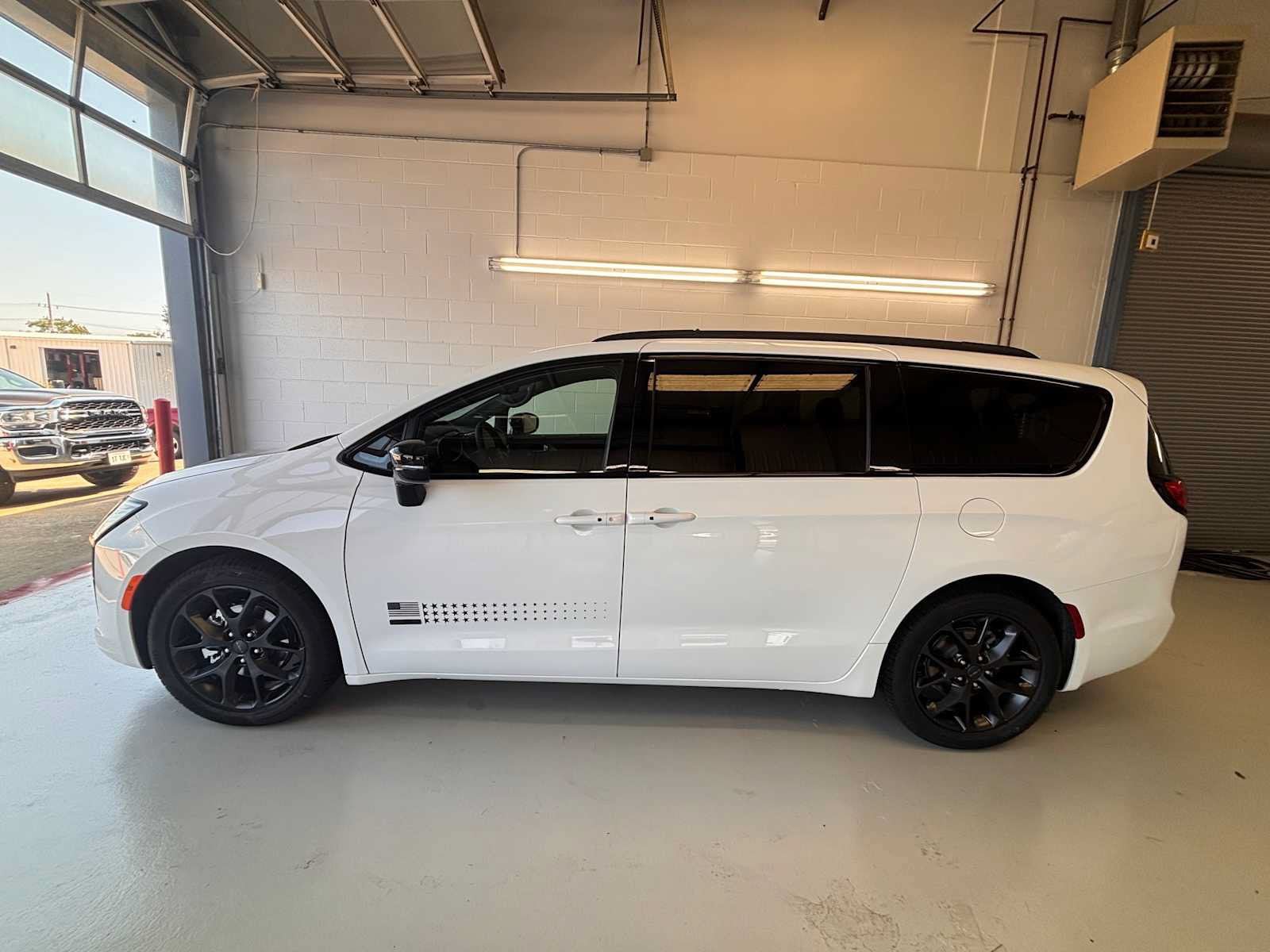 New 2027 Chrysler Pacifica Select