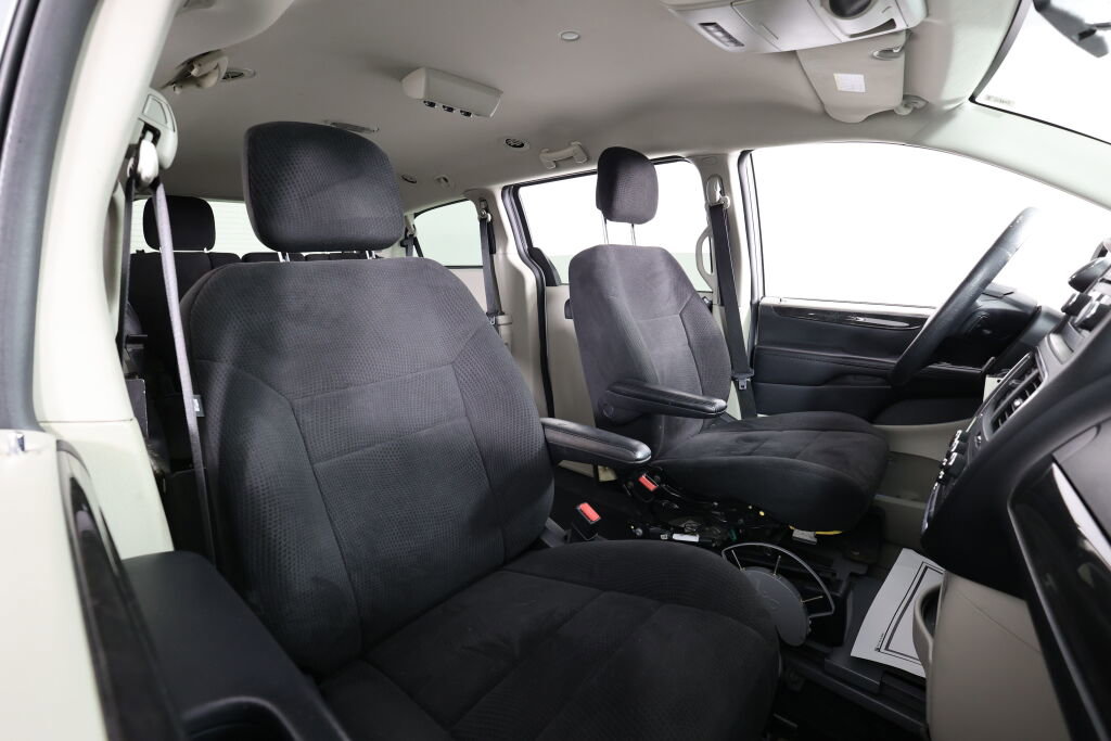 Used 2012 Dodge Grand Caravan SXT image 23