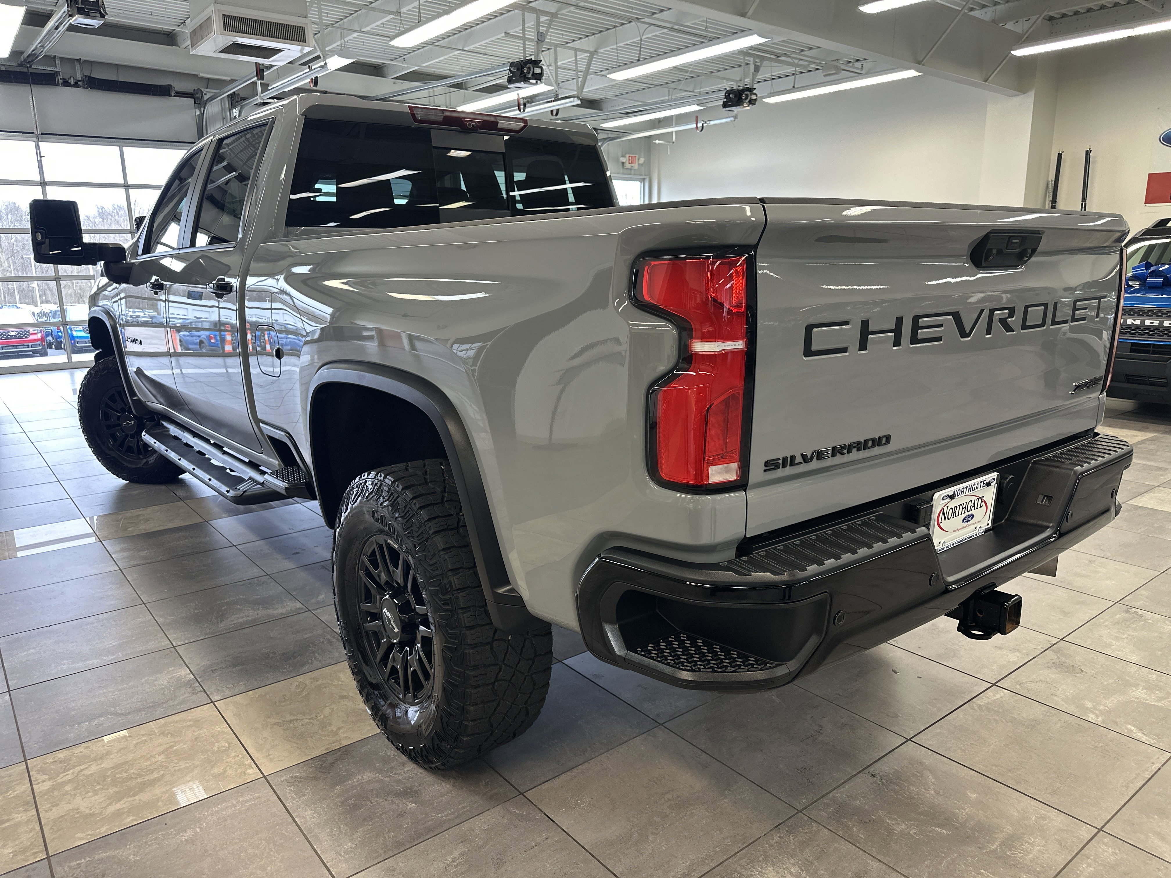 Used 2025 Chevrolet Silverado 2500 ZR2 w/ Technology Package image 16