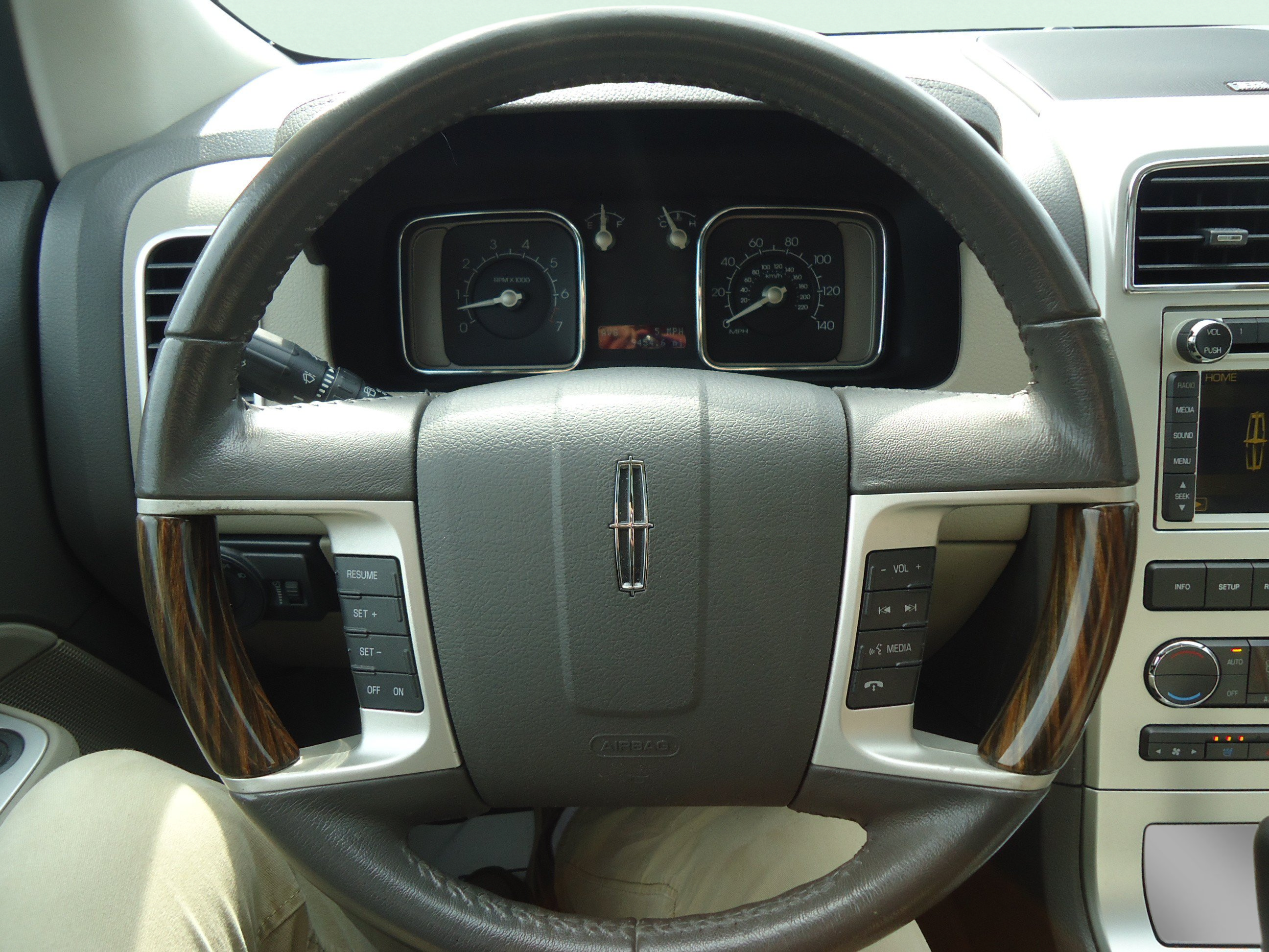 Used 2010 Lincoln MKX AWD image 13