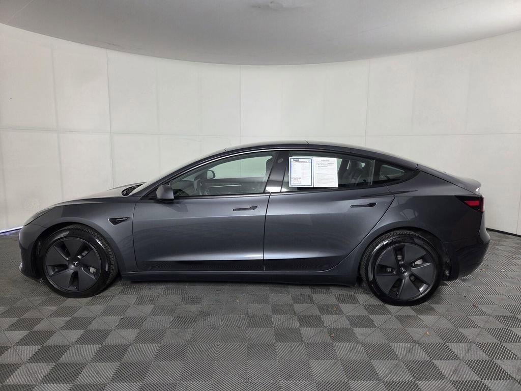 Used 2023 Tesla Model 3 Standard Range image 9