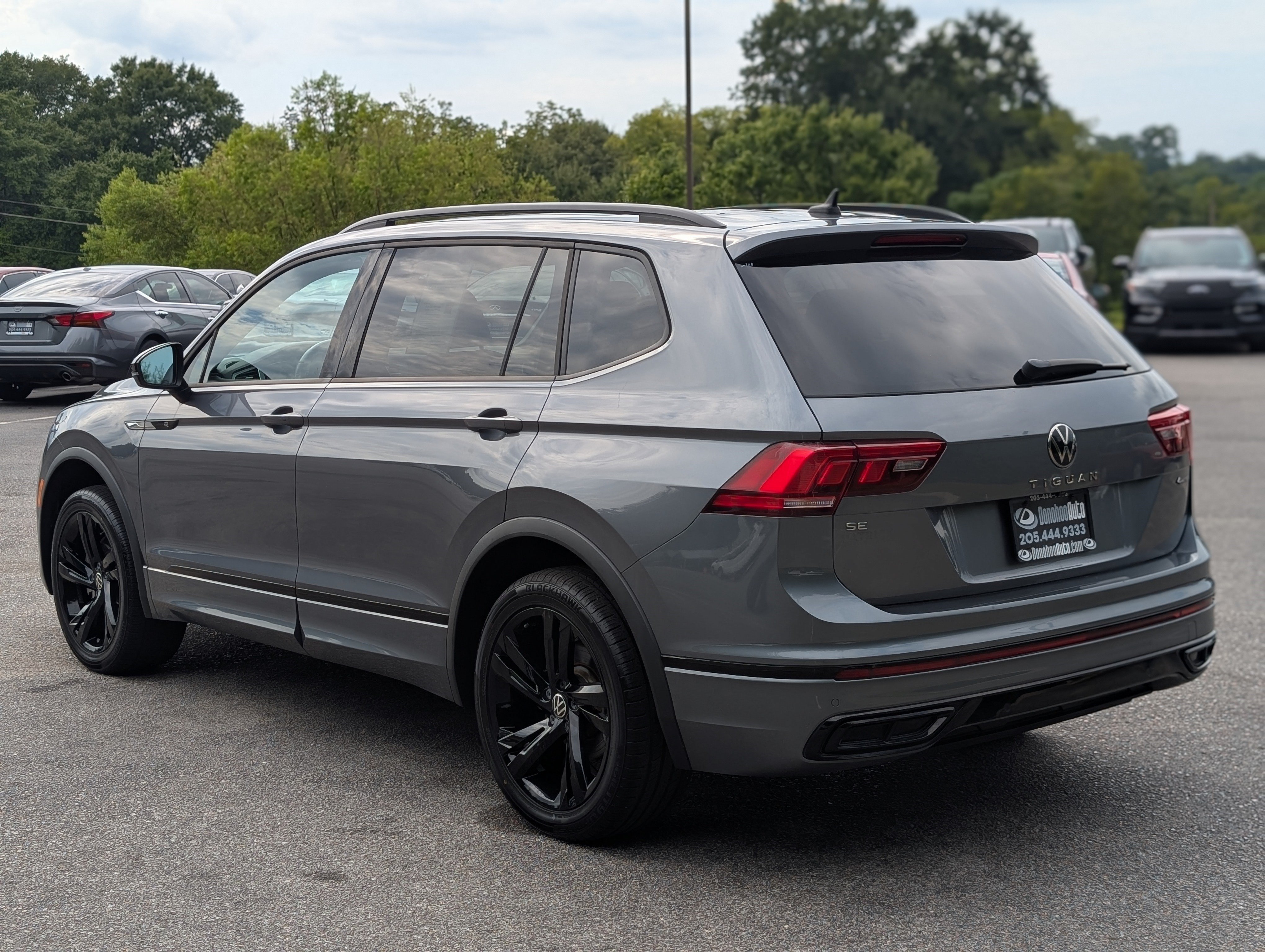 Used 2023 Volkswagen Tiguan SE R-Line AWD/4WD image 7