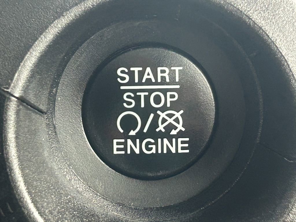 Used 2015 Jeep Renegade Trailhawk w/ Cold Weather Group image 16