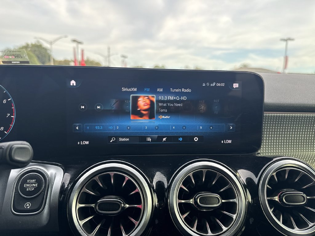 Used 2023 Mercedes-Benz GLB 250 w/ Premium Package image 26
