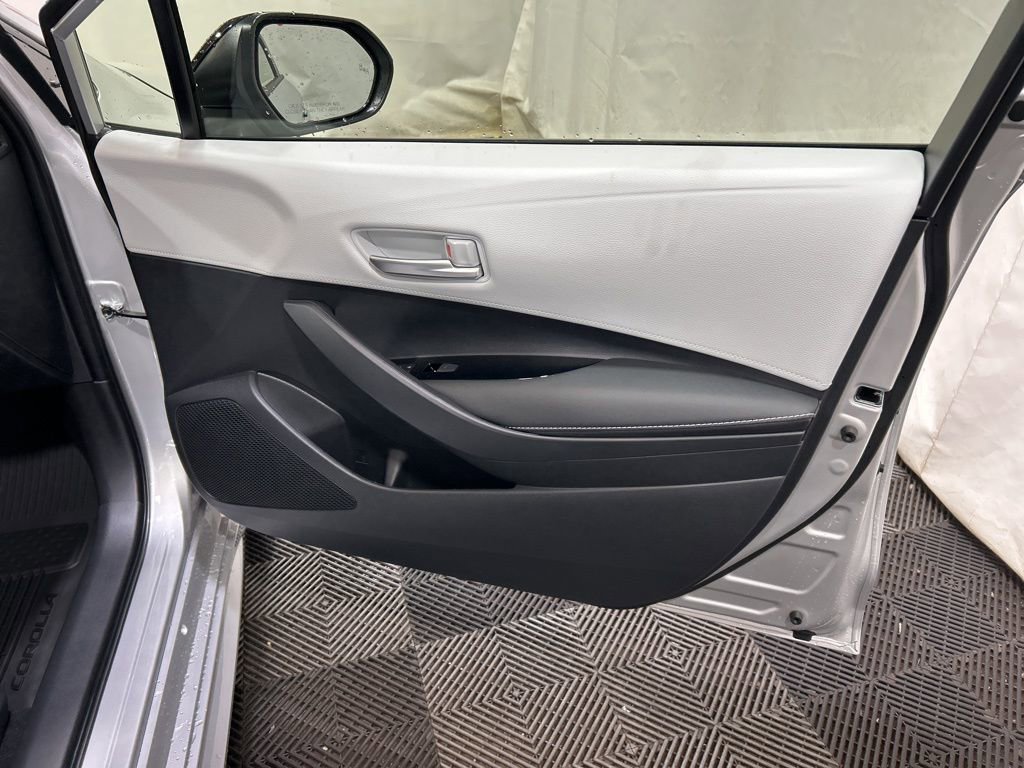 Used 2026 Toyota Corolla SE FWD image 9