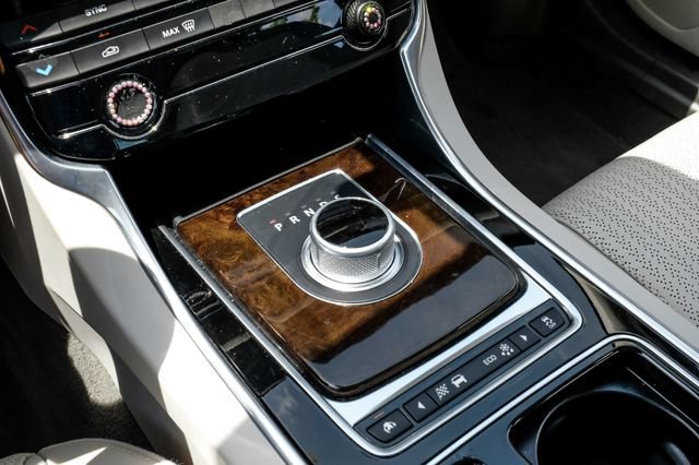 Used 2016 Jaguar XF Prestige RWD image 27