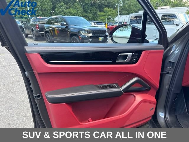 Used 2022 Porsche Cayenne AWD/4WD image 31