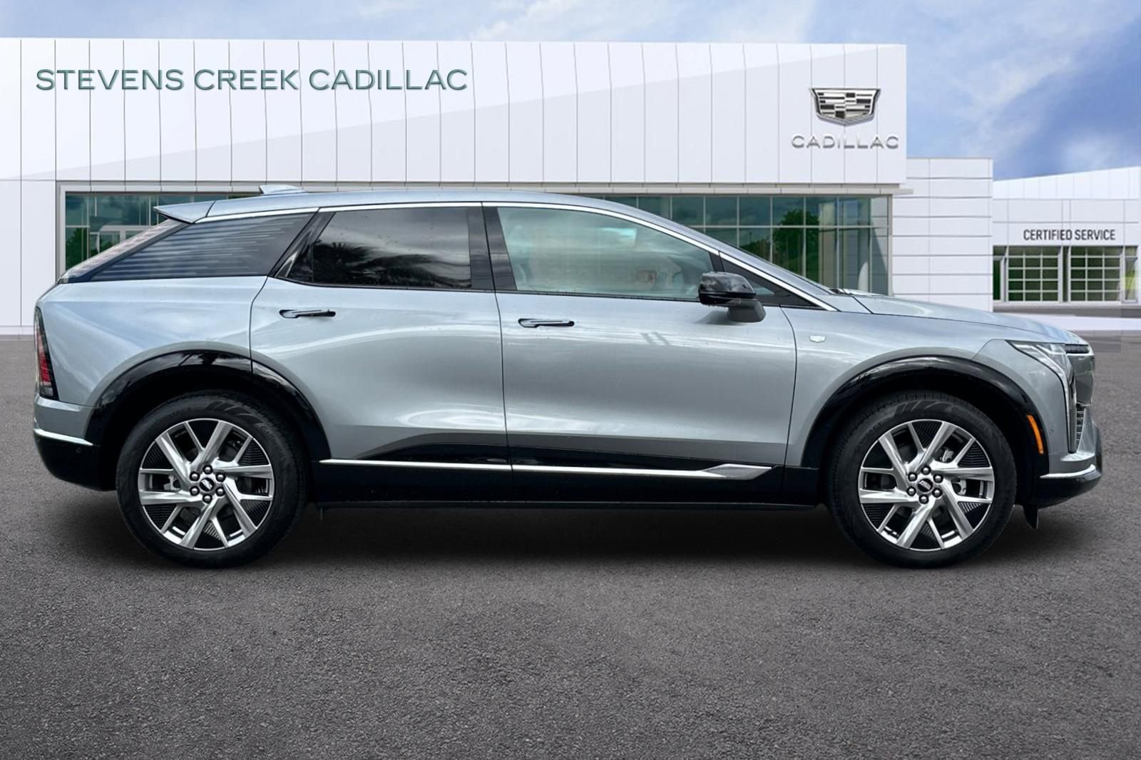 Certified 2025 Cadillac Optiq Luxury 1 image 2