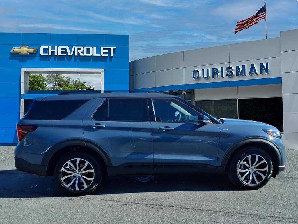 Used 2025 Ford Explorer ST-Line image 2