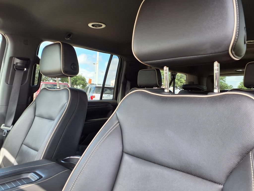 Used 2024 GMC Yukon XL SLT w/ SLT Luxury Package RWD image 17