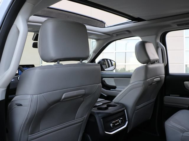 Used 2025 Ford Expedition Active AWD/4WD image 16