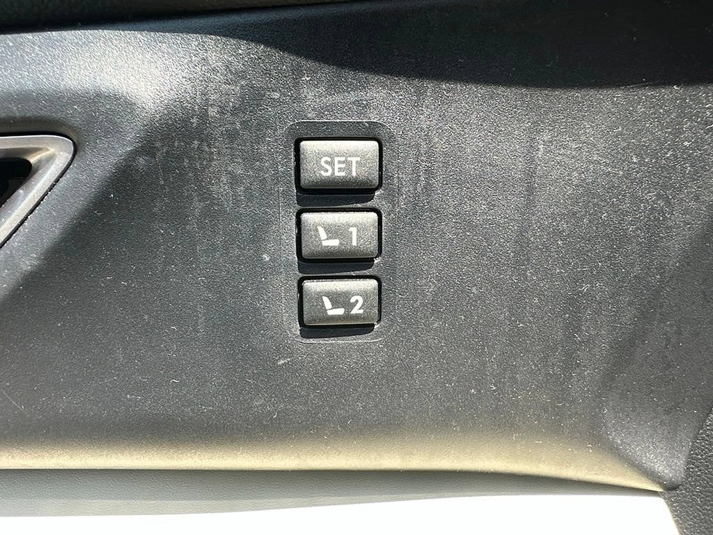 Used 2023 Subaru Ascent Limited w/ Technology Package AWD/4WD image 6