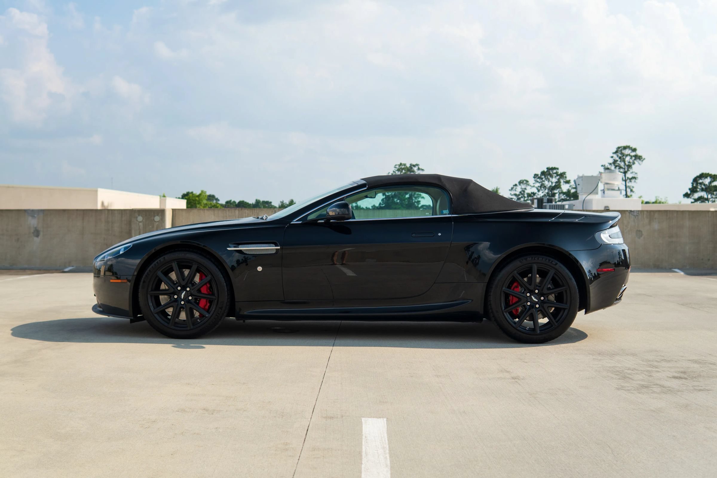 Used 2013 Aston Martin V8 Vantage Roadster RWD image 3