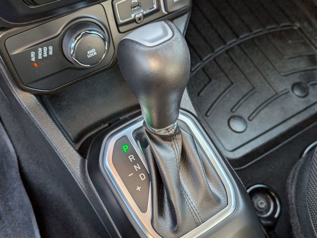 Used 2023 Jeep Renegade Limited image 33