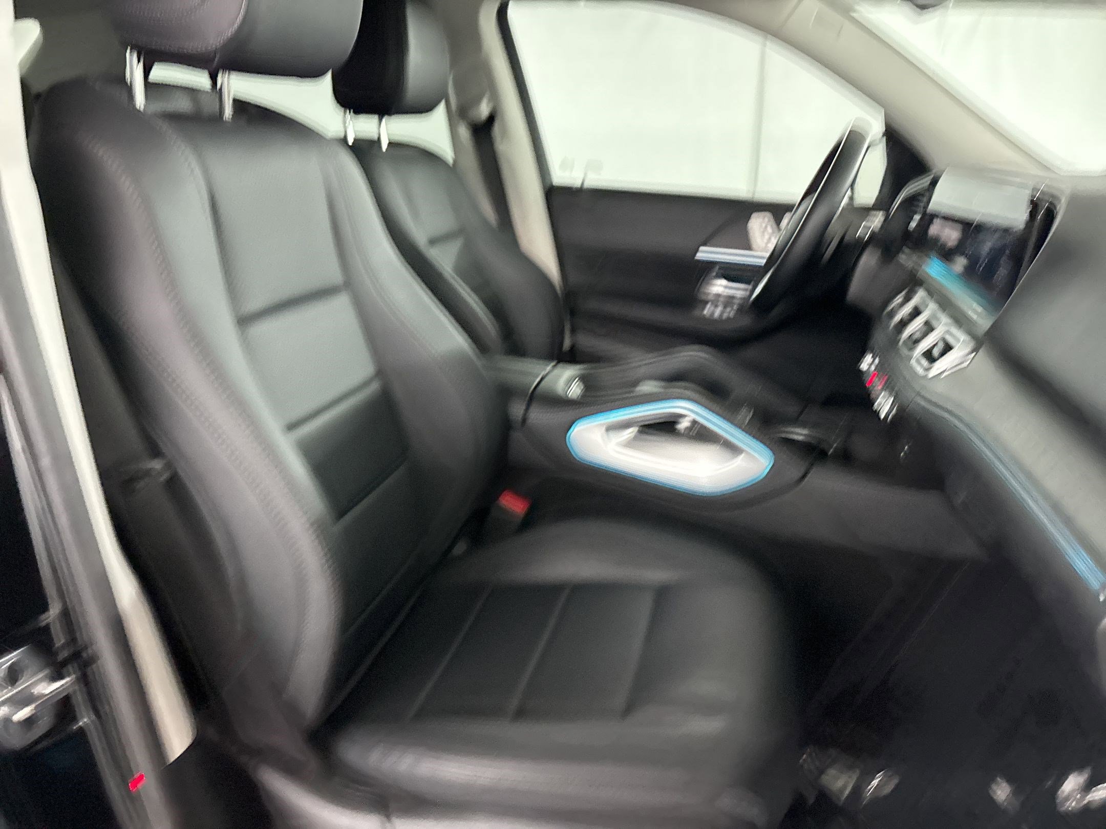 Used 2023 Mercedes-Benz GLE 450 4MATIC w/ Premium Package image 32