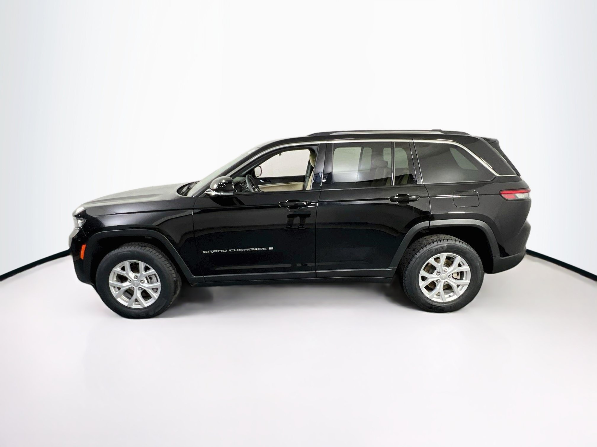 Used 2023 Jeep Grand Cherokee Limited AWD/4WD image 8