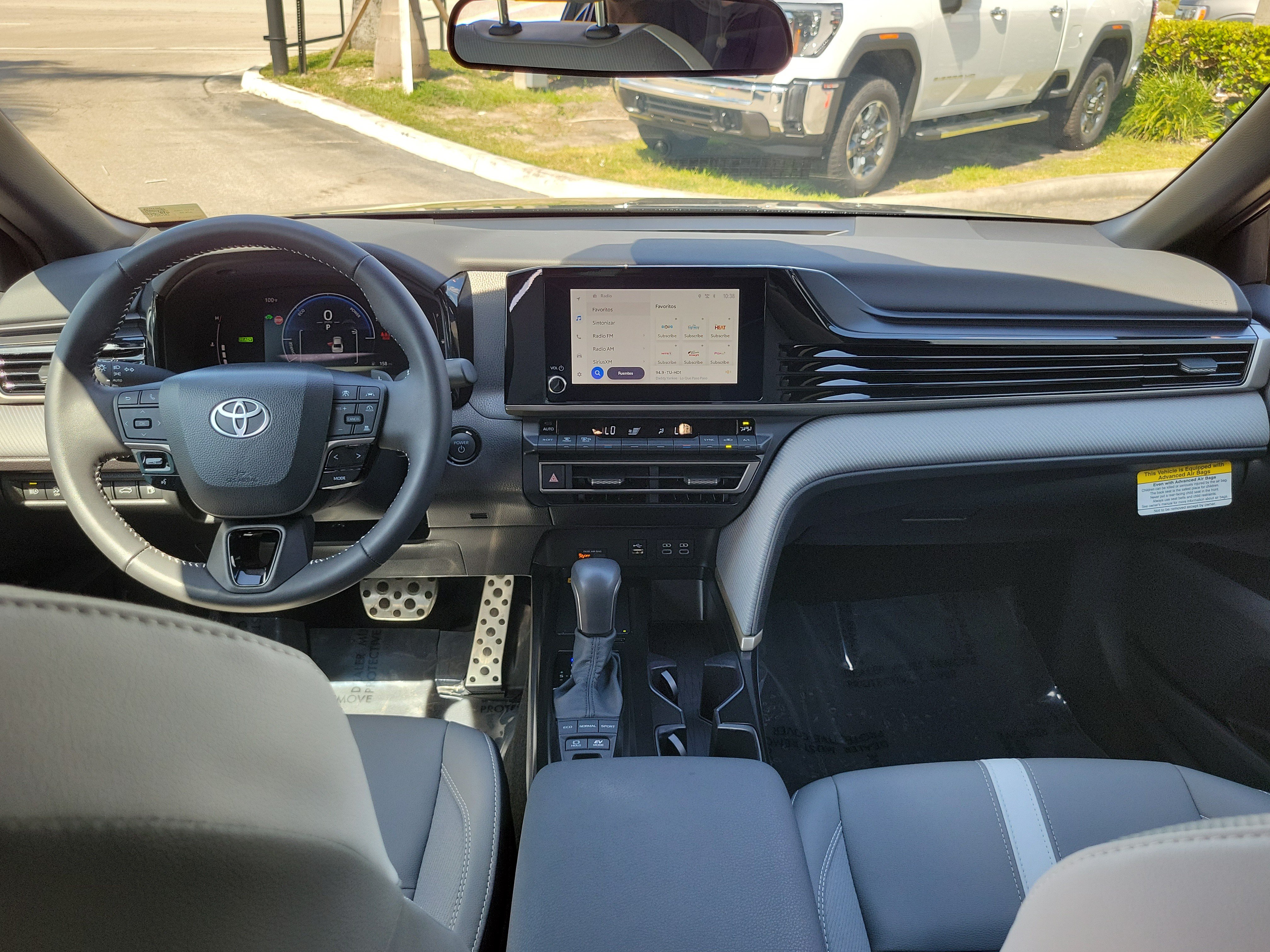Used 2025 Toyota Camry SE FWD image 14
