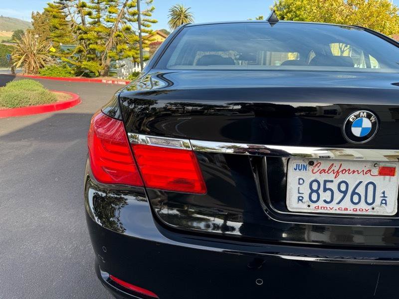 Used 2009 BMW 750i RWD image 26
