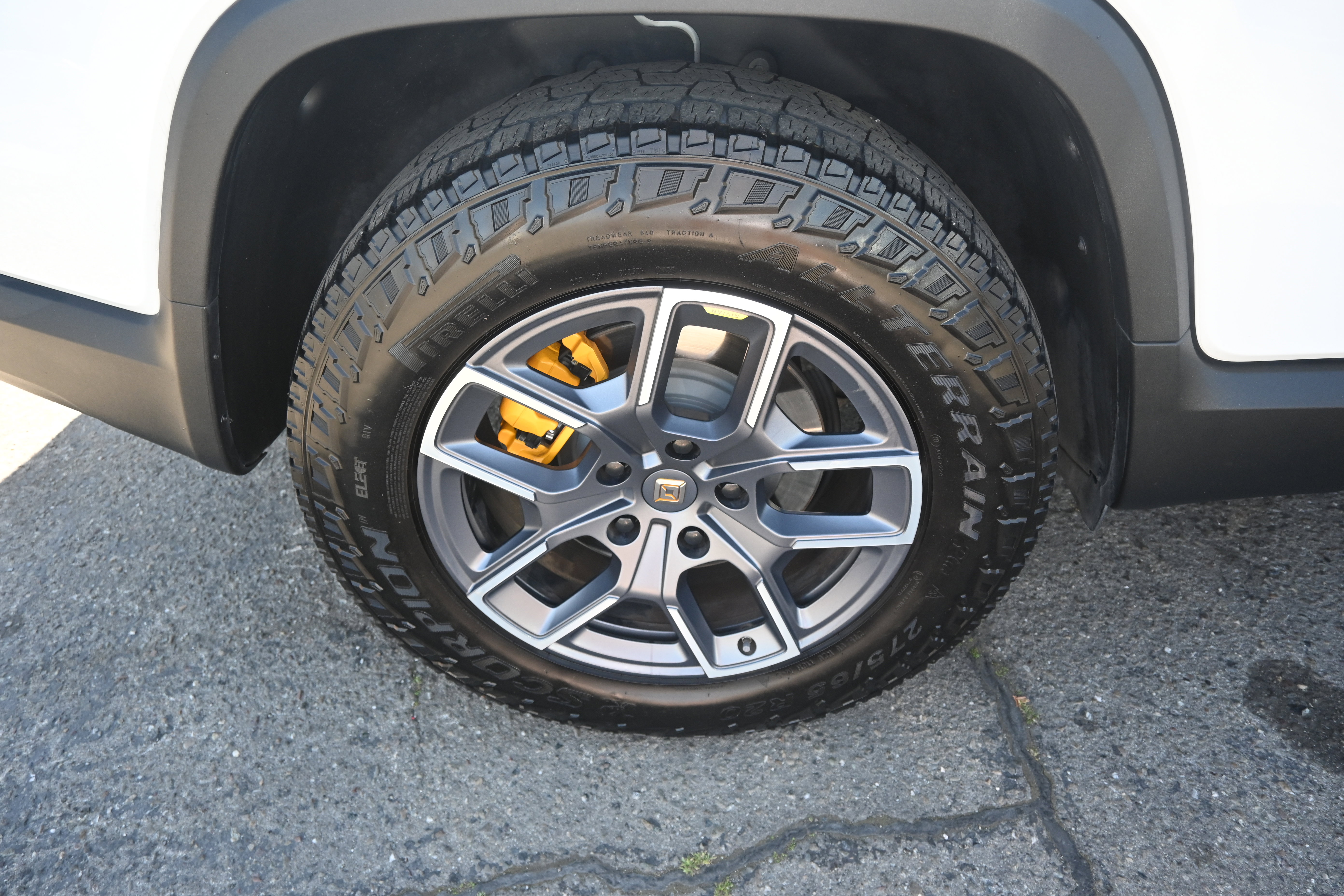 Used 2023 Rivian R1T Adventure image 24