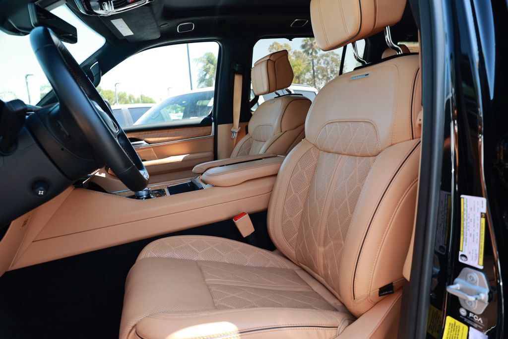 Used 2022 Jeep Grand Wagoneer Series III AWD/4WD image 21