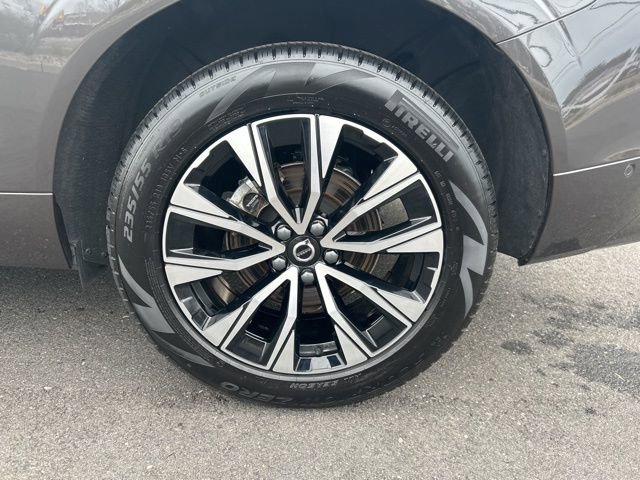 Certified 2025 Volvo XC60 B5 Plus w/ Climate Package image 9