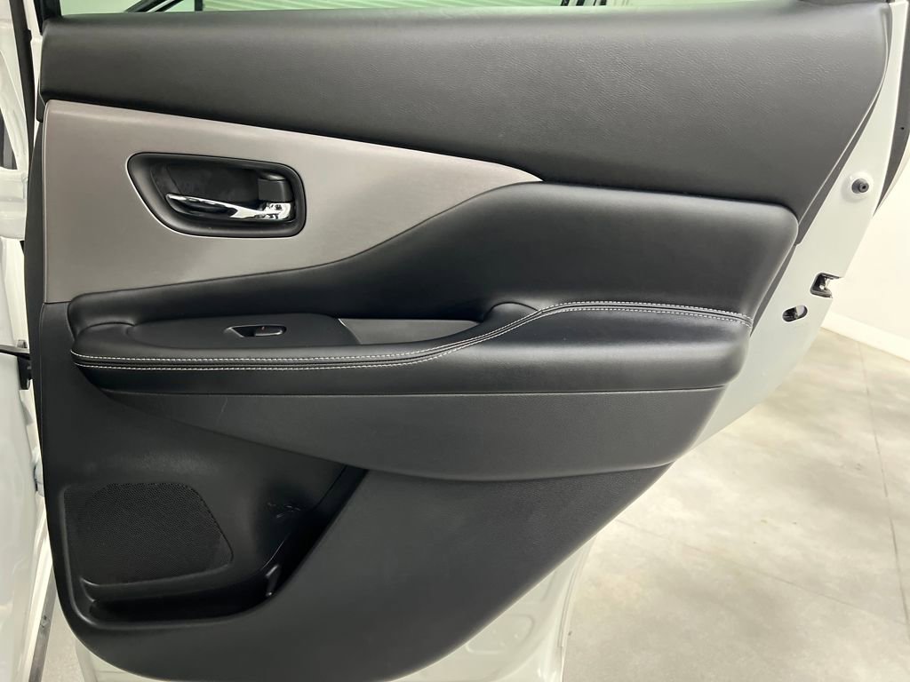 Used 2024 Nissan Murano SV AWD/4WD image 19