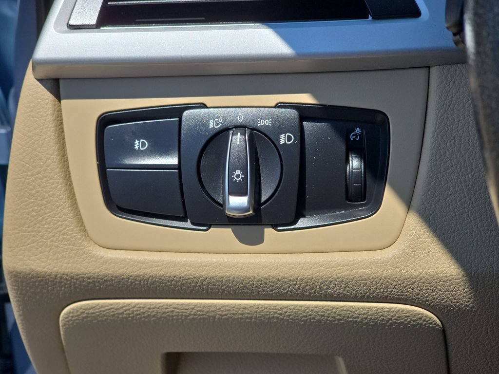 Used 2013 BMW 328i xDrive Sedan AWD/4WD image 27