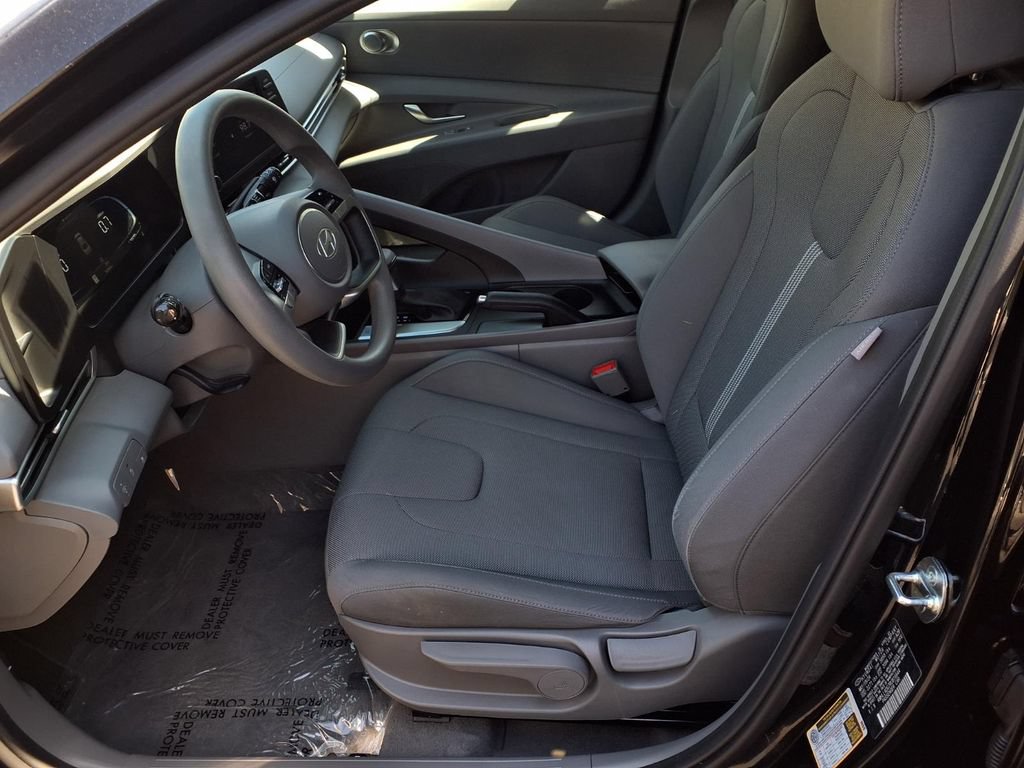 Used 2024 Hyundai Elantra SE FWD image 16