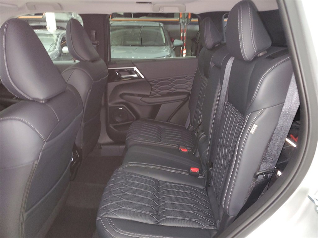 New 2025 Mitsubishi Outlander SEL image 13